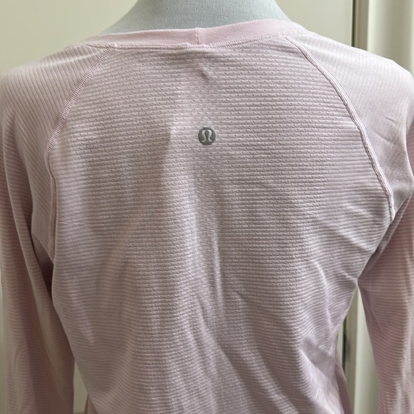 Like New Lululemon Swiftly Tech Long Sleeve 2.0 Race Length - Picture 5 of 5